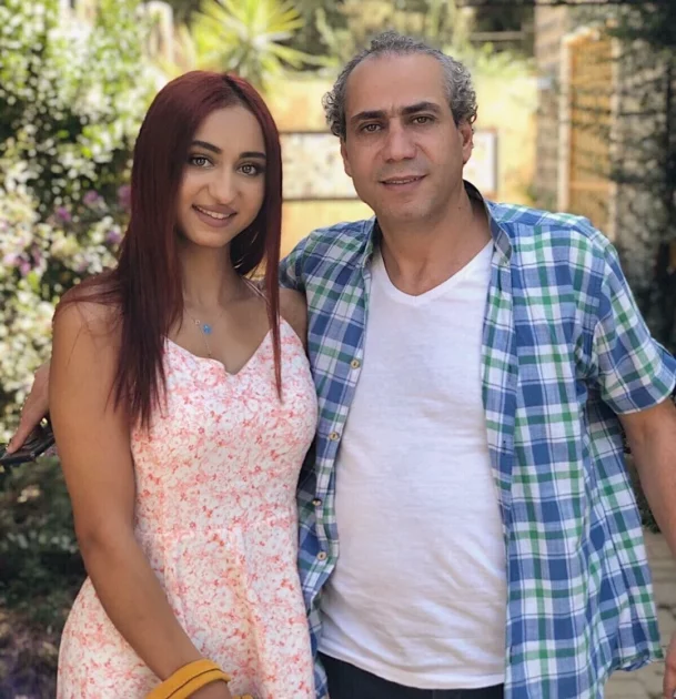 الفنان والمخرج مهند قطيش وأبنته جودي
