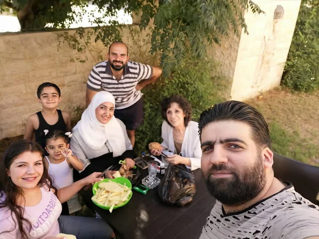 سامية الجزائري مع عائلتها